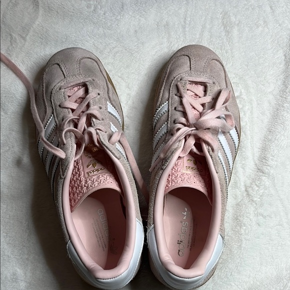 Adidas Pink and White Retro-Inspired Sneakers - Picture 10 of 13